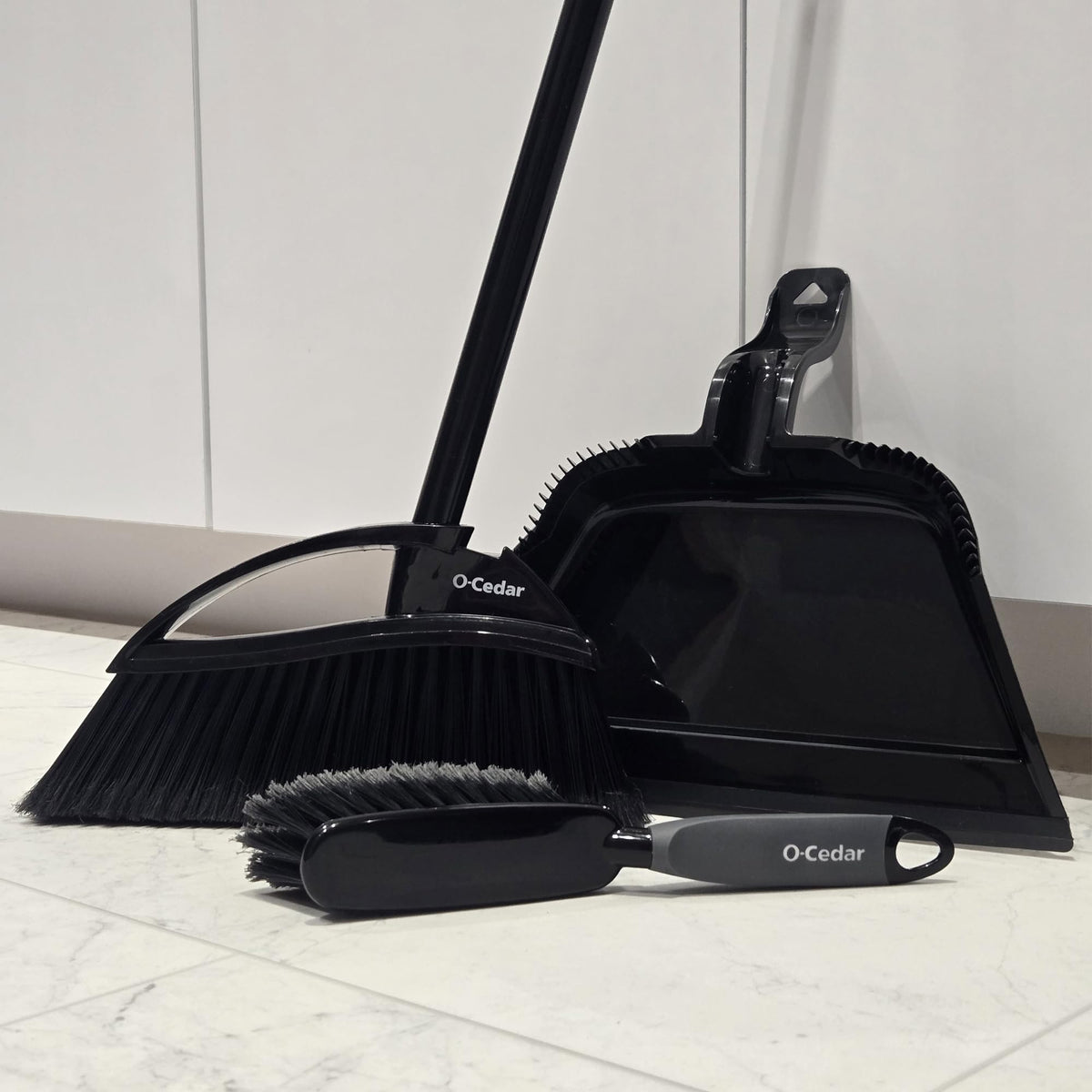 O-Cedar Pet Pro Broom with Step-On Dustpan | Removes Over 99% of Dust & Dirt in One Sweep | Removes 3X More Pet Hair | Quiet Cleaning Tool for Cat and Dog Owners