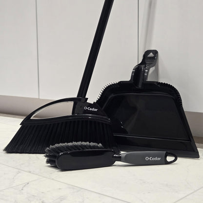 O-Cedar Pet Pro Broom with Step-On Dustpan | Removes Over 99% of Dust & Dirt in One Sweep | Removes 3X More Pet Hair | Quiet Cleaning Tool for Cat and Dog Owners