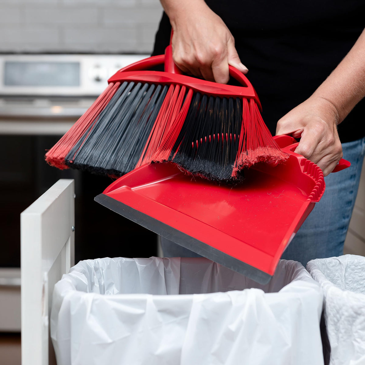 O-Cedar Pet Pro Broom with Step-On Dustpan | Removes Over 99% of Dust & Dirt in One Sweep | Removes 3X More Pet Hair | Quiet Cleaning Tool for Cat and Dog Owners
